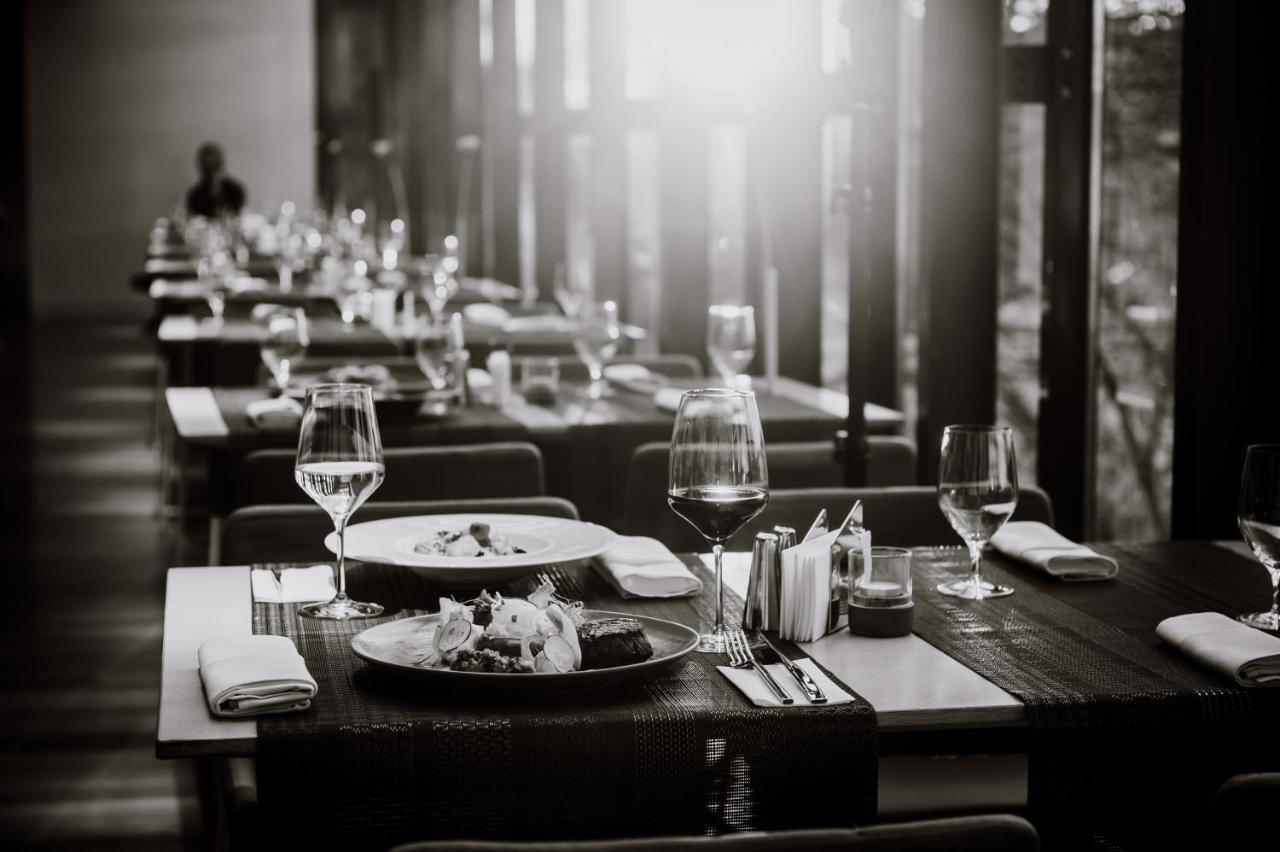 Hotel Privo Targu-Mures Bagian luar foto