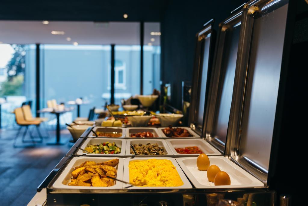 Hotel Privo Targu-Mures Bagian luar foto